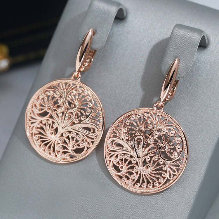 Women Accessories Dubai - Wbmqda Hohle Metall Blume Lange Tropfen
