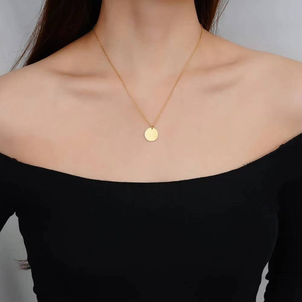 Coin Necklace Delicate - Vergoldete Halskette mit Wikinger-Axt-Anhänger für Damen,