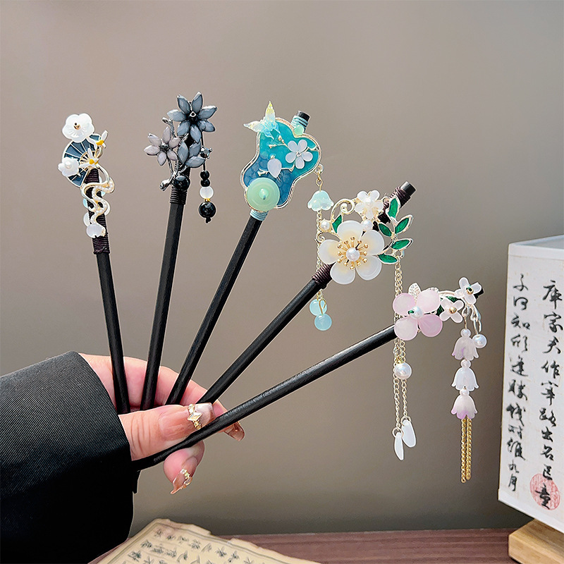 Young Women'S Accessories - Klassischer Quasten-Haarstab, schwarzer Holz-Blumen-Perlen-Haarstab, chinesischer Hanfu-Haarschmuck,