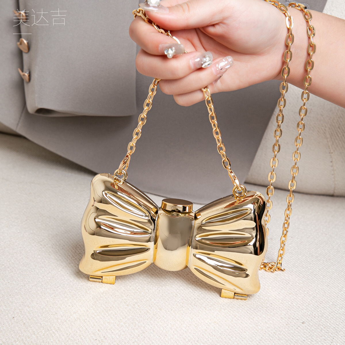 Glänzende goldene Metall-Schle – Wallet Chain Bag Bewertung und Preis