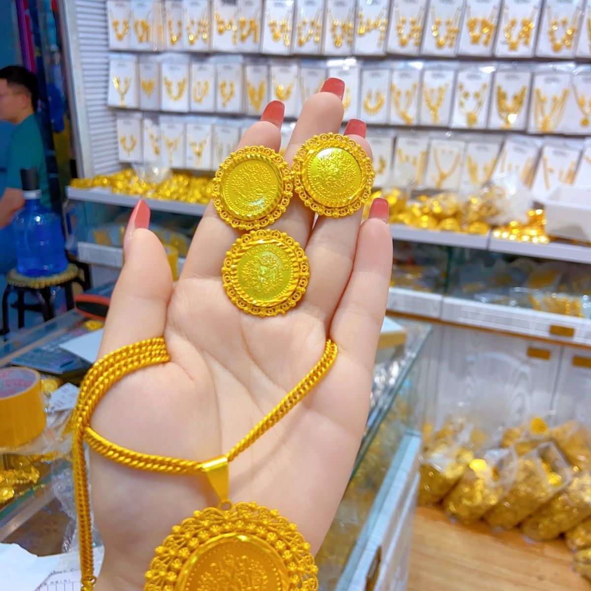 Neue 24 Karat vergoldete Dubai – Women Accessories Dubai Bewertung und Preis