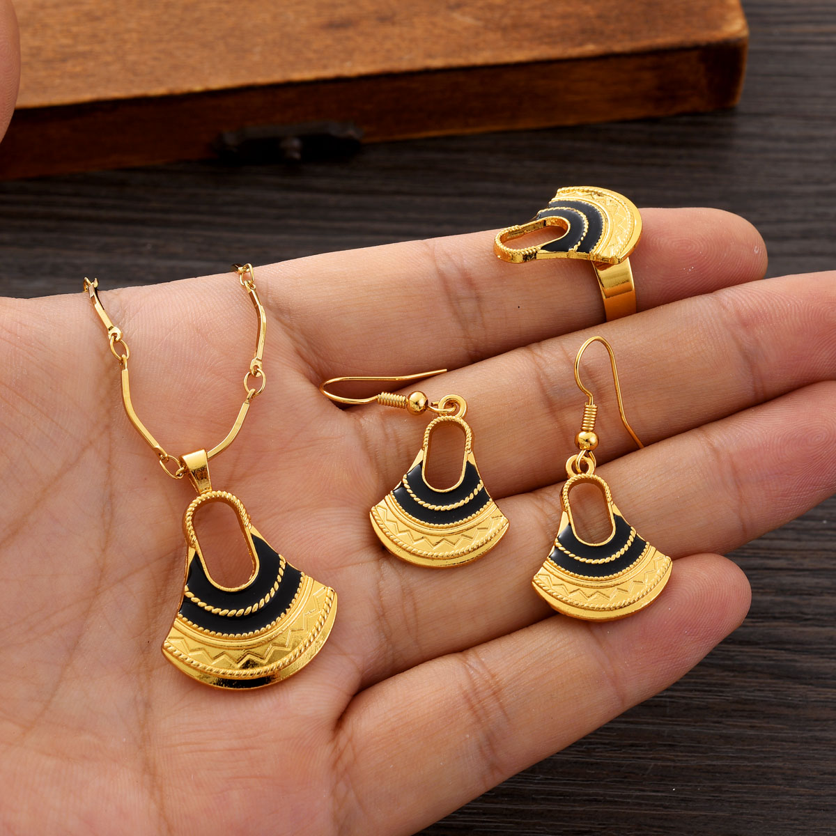 Modisches PNG-Schmuckset in Go – Women Accessories India Bewertung und Preis